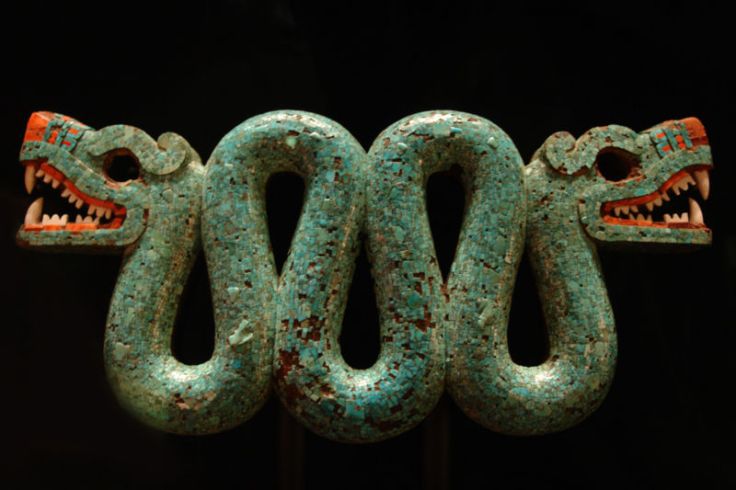 Two-headed turquoise serpent. Mixtec-Aztec, 1400-1521. Held at British Museum. Credits: Wikimedia Commons.